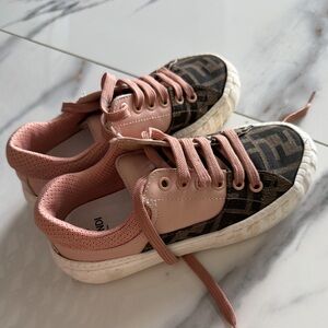 Fendi Kids Sneakers in Pink and Brown